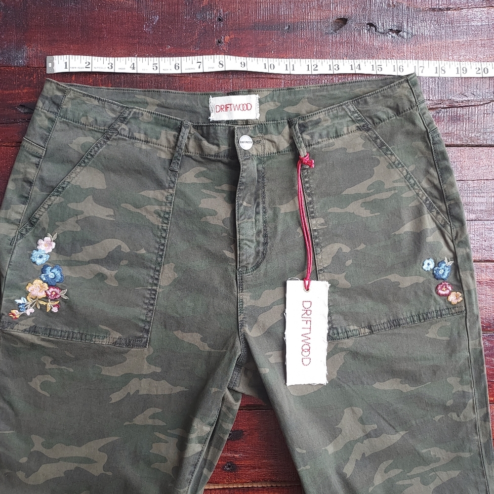 DRIFTWOOD Camouflage Straight Leg Jeans size 31 & 30 - Picture 8 of 12